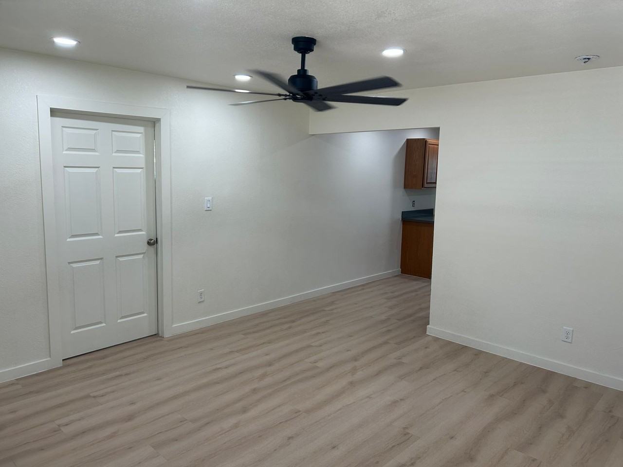 2405 E Dortha Ave - Photo 5 of 36