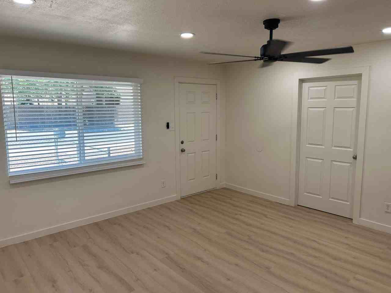 2405 E Dortha Ave - Photo 6 of 36