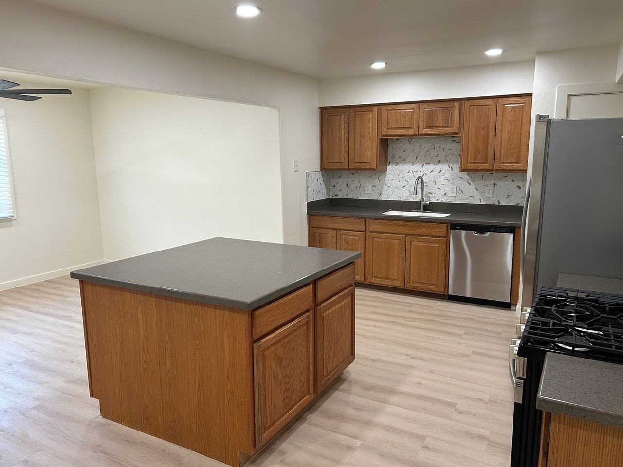2405 E Dortha Ave - Photo 2 of 36