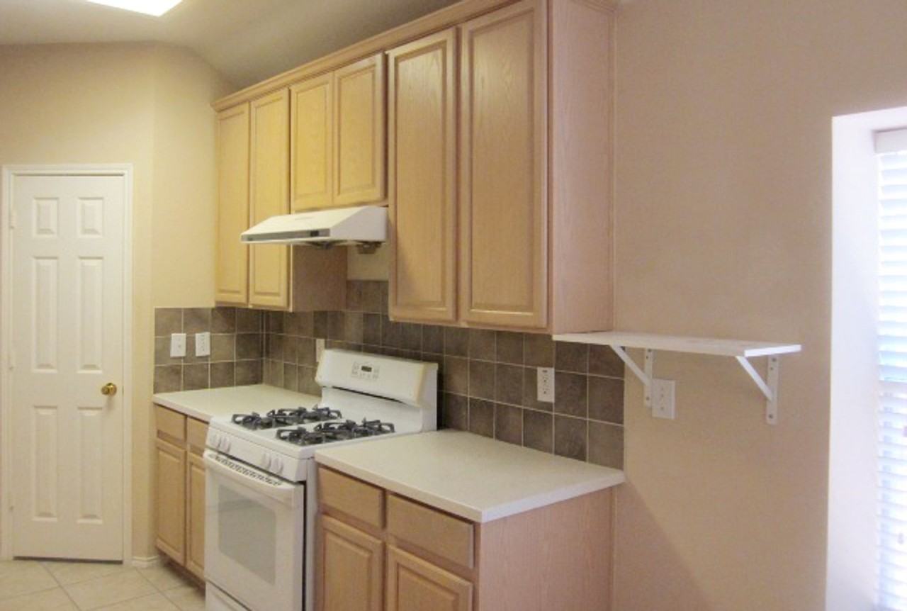 2029 Oak Manor Dr - Photo 3 of 8