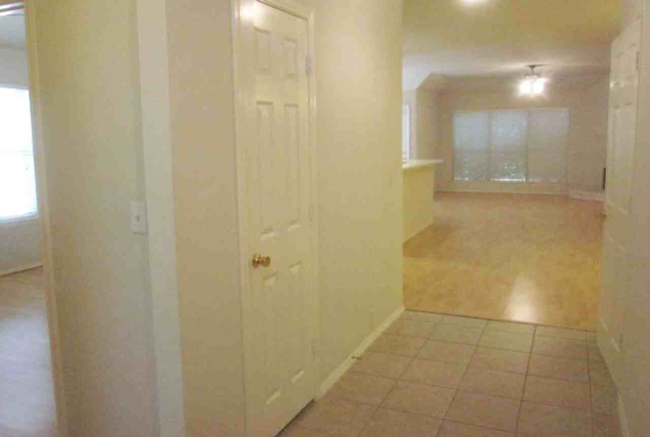 2029 Oak Manor Dr - Photo 4 of 8
