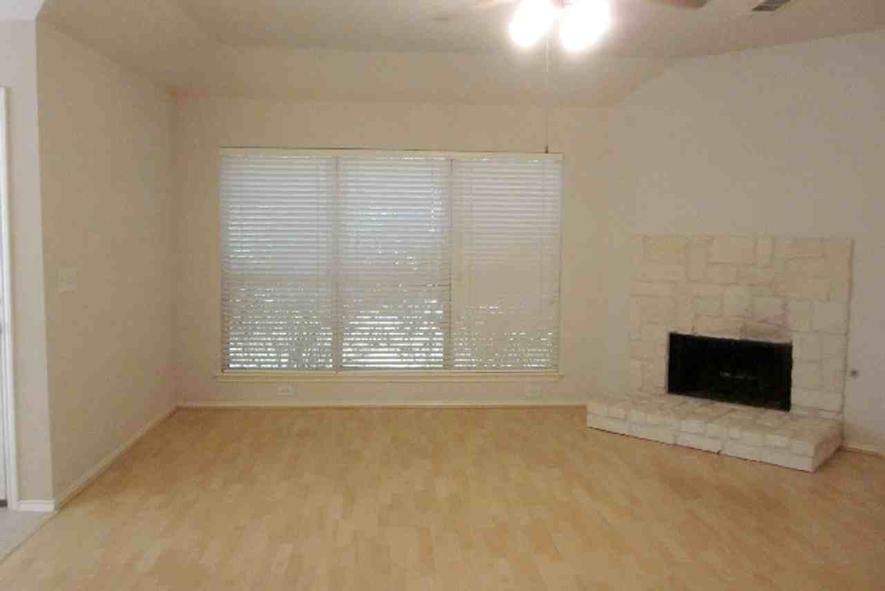 2029 Oak Manor Dr - Photo 5 of 8