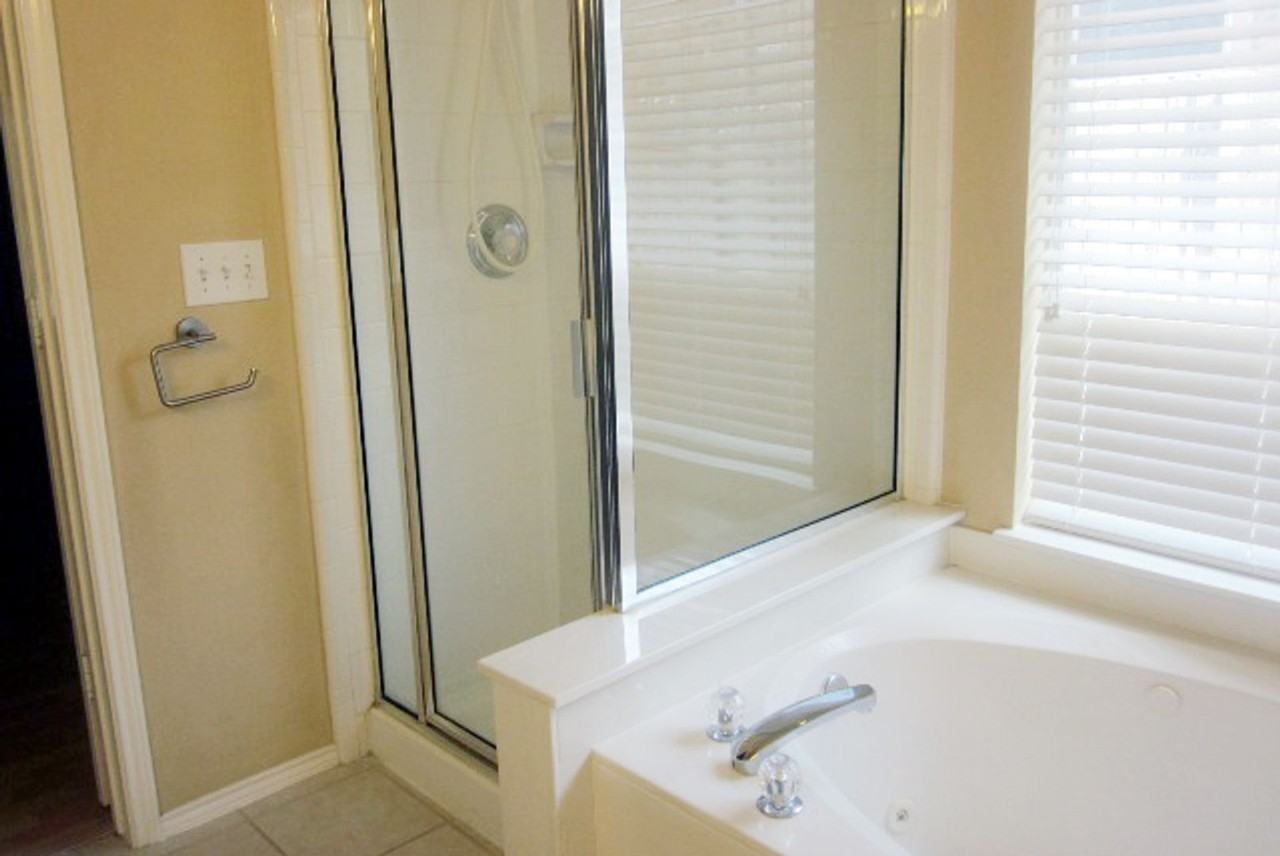 2029 Oak Manor Dr - Photo 6 of 8