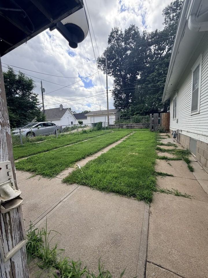 1336 S 25th Ave - Photo 3 of 19