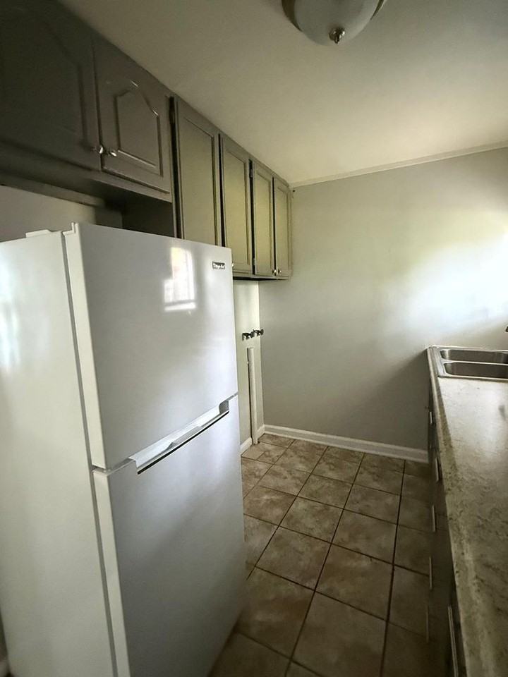 802 S Logan Ave - Photo 7 of 10
