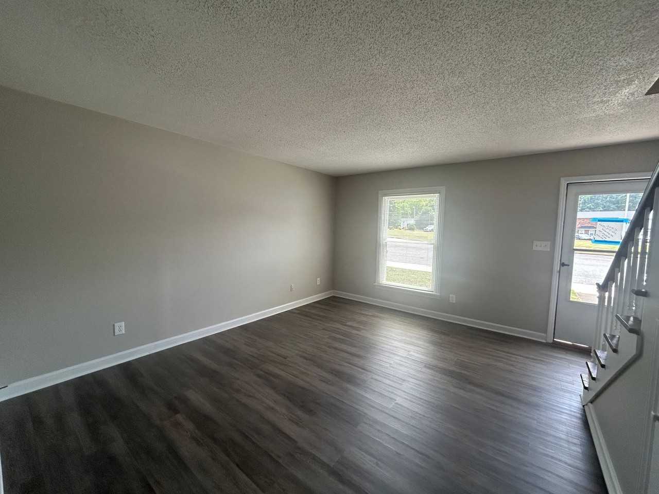 504 S Cherry St - Photo 3 of 10