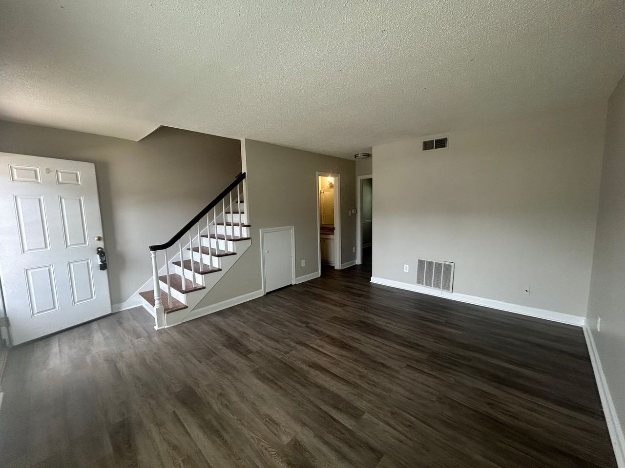 504 S Cherry St - Photo 4 of 10