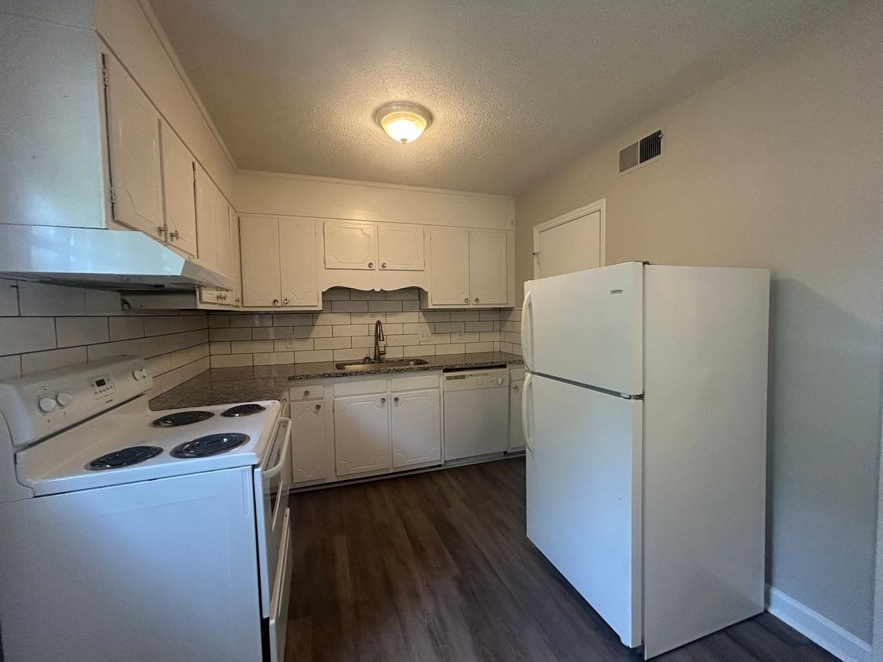 504 S Cherry St - Photo 6 of 10