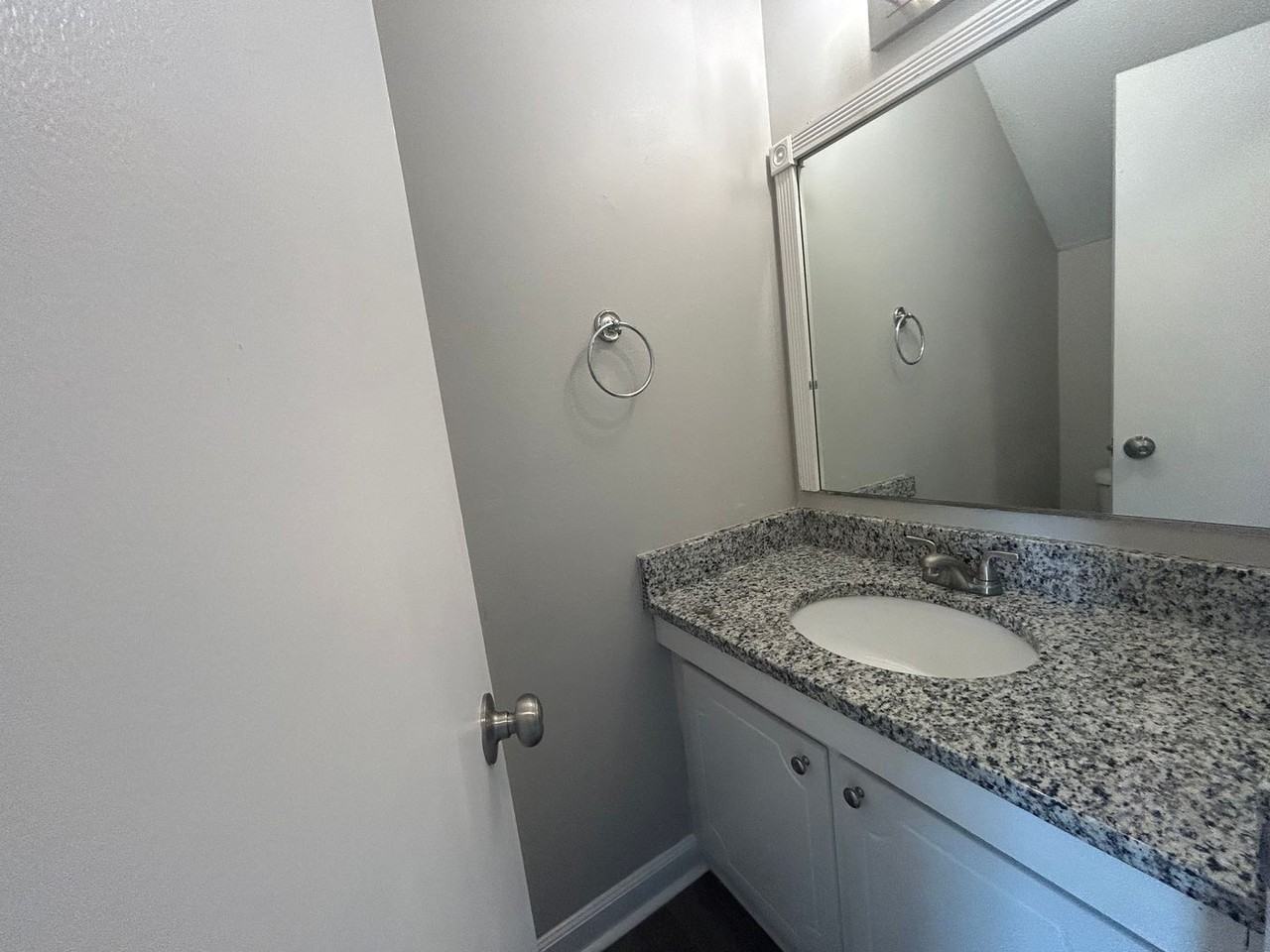 504 S Cherry St - Photo 7 of 10