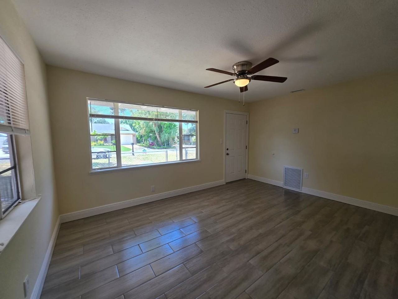 5709 18th Ave S - Photo 4 of 27