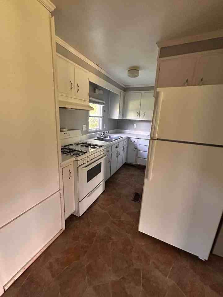 171 E 3rd St - Photo 4 of 10