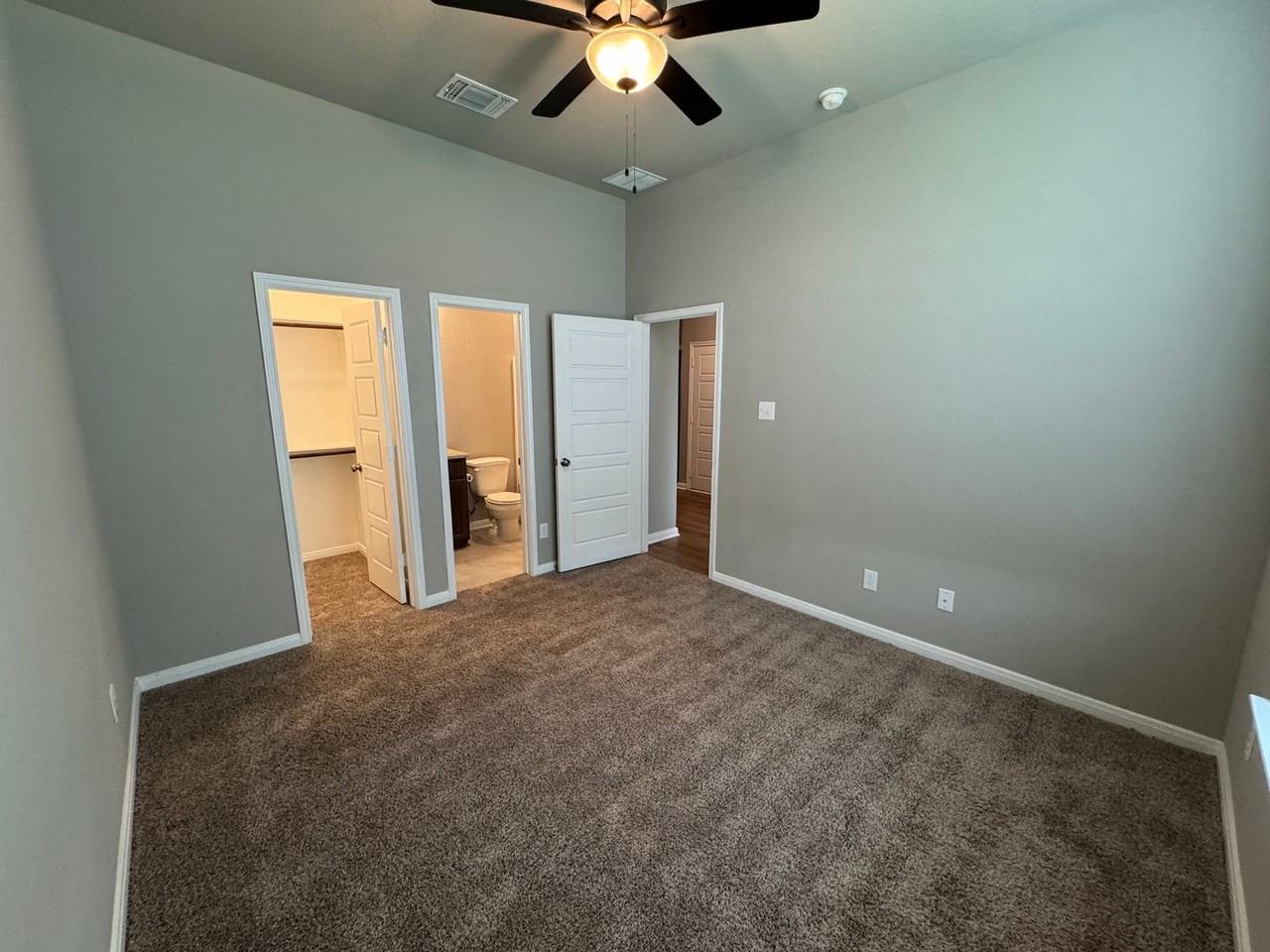 1312 Dowdy Dr - Photo 4 of 28
