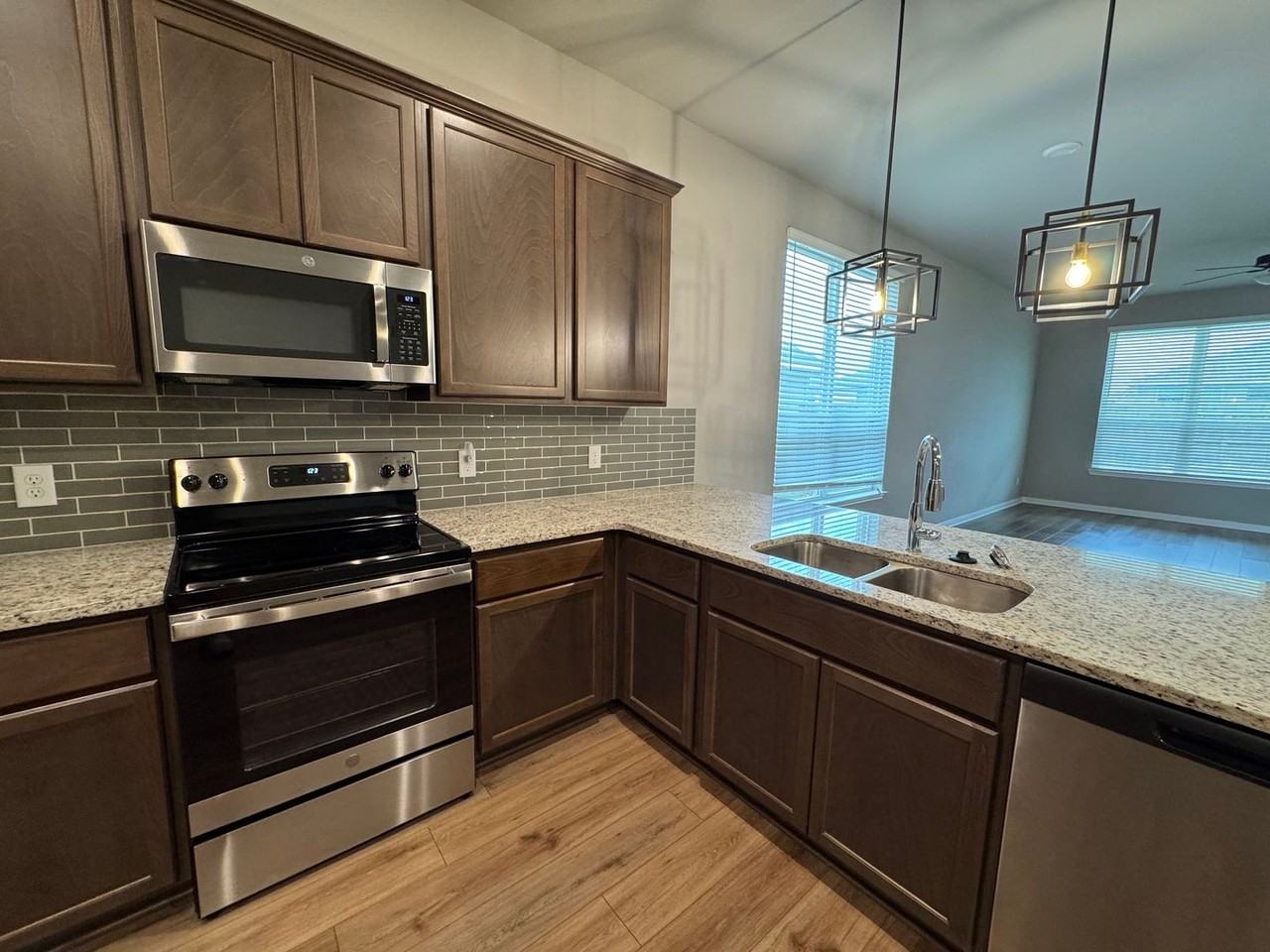 1312 Dowdy Dr - Photo 6 of 28