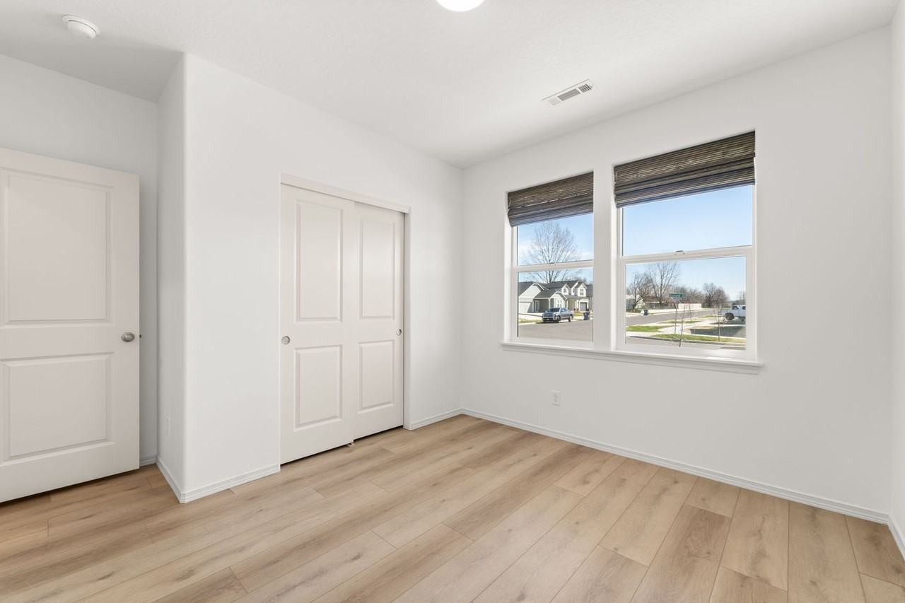 8581 N Orchard Ct - Photo 6 of 35