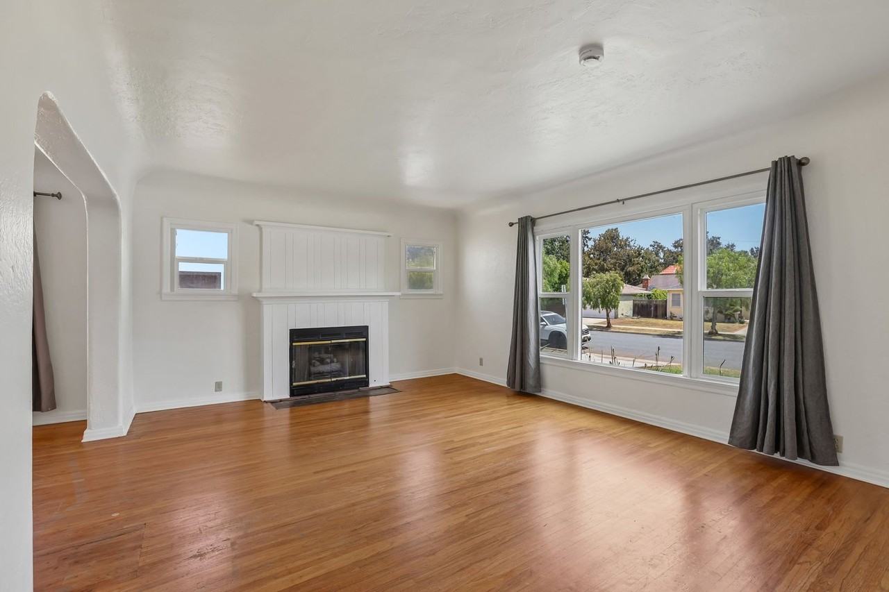 2214 Euclid St - Photo 3 of 36