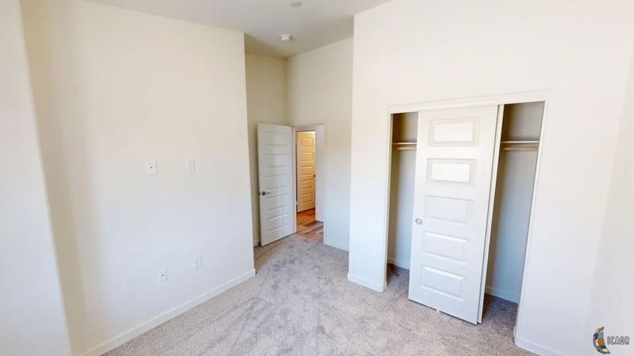 2403 Dale Ct - Photo 3 of 11