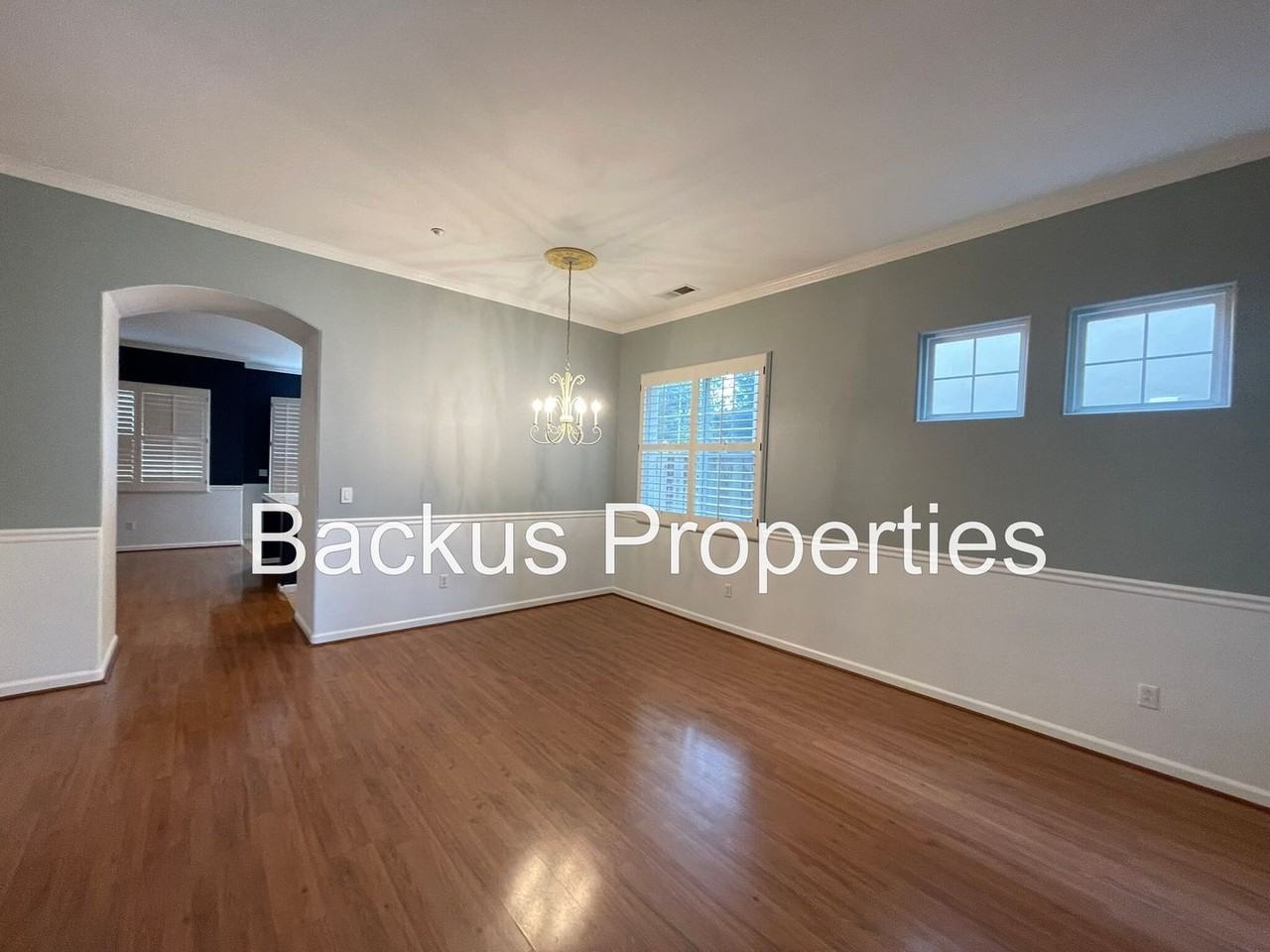 10 Elizabeth Cir - Photo 2 of 24