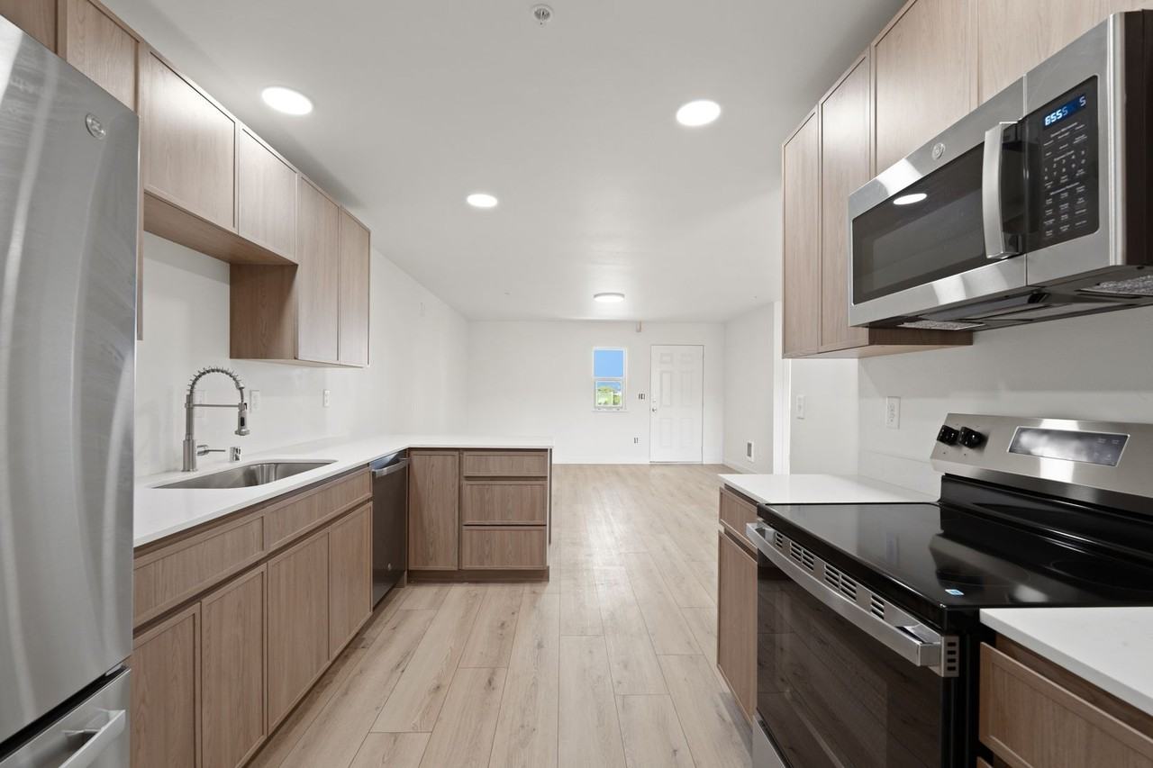 McKinnon Flats Complex Apartments offering 2 - Photo 2 of 44