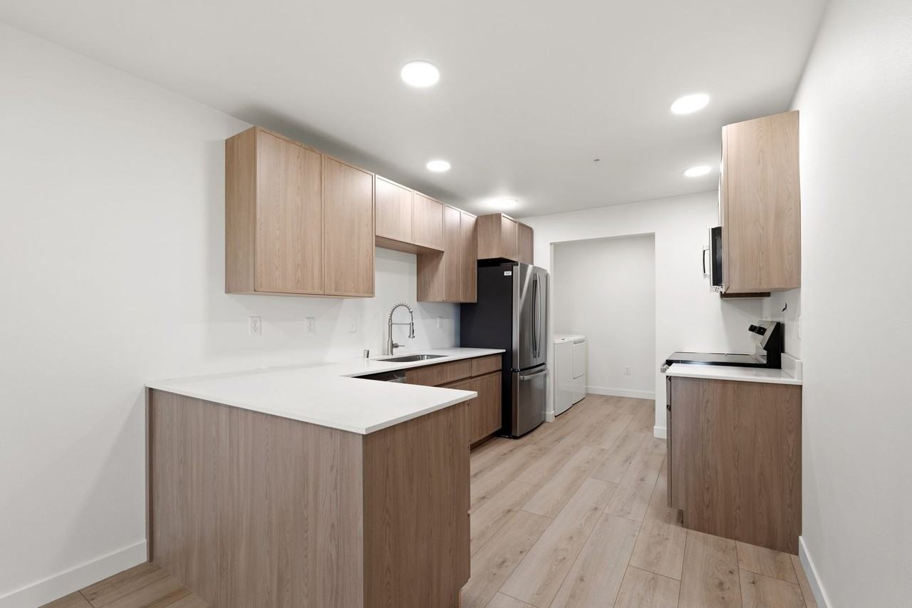 McKinnon Flats Complex Apartments offering 2 - Photo 3 of 44