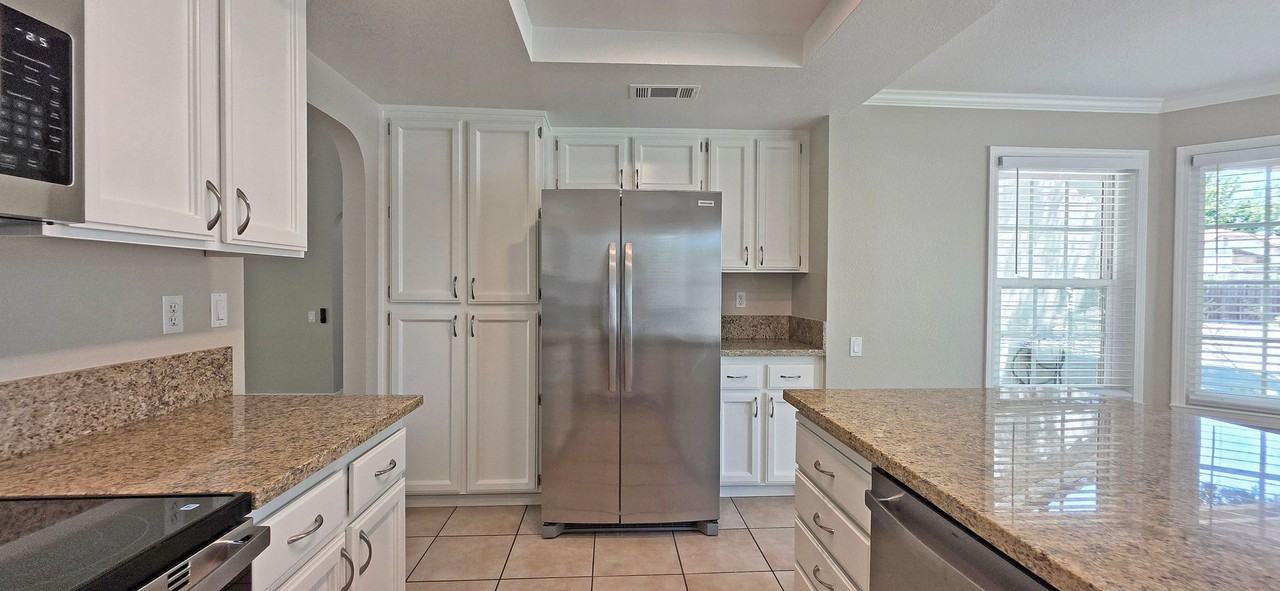 1715 Rockybend Dr - Photo 3 of 36