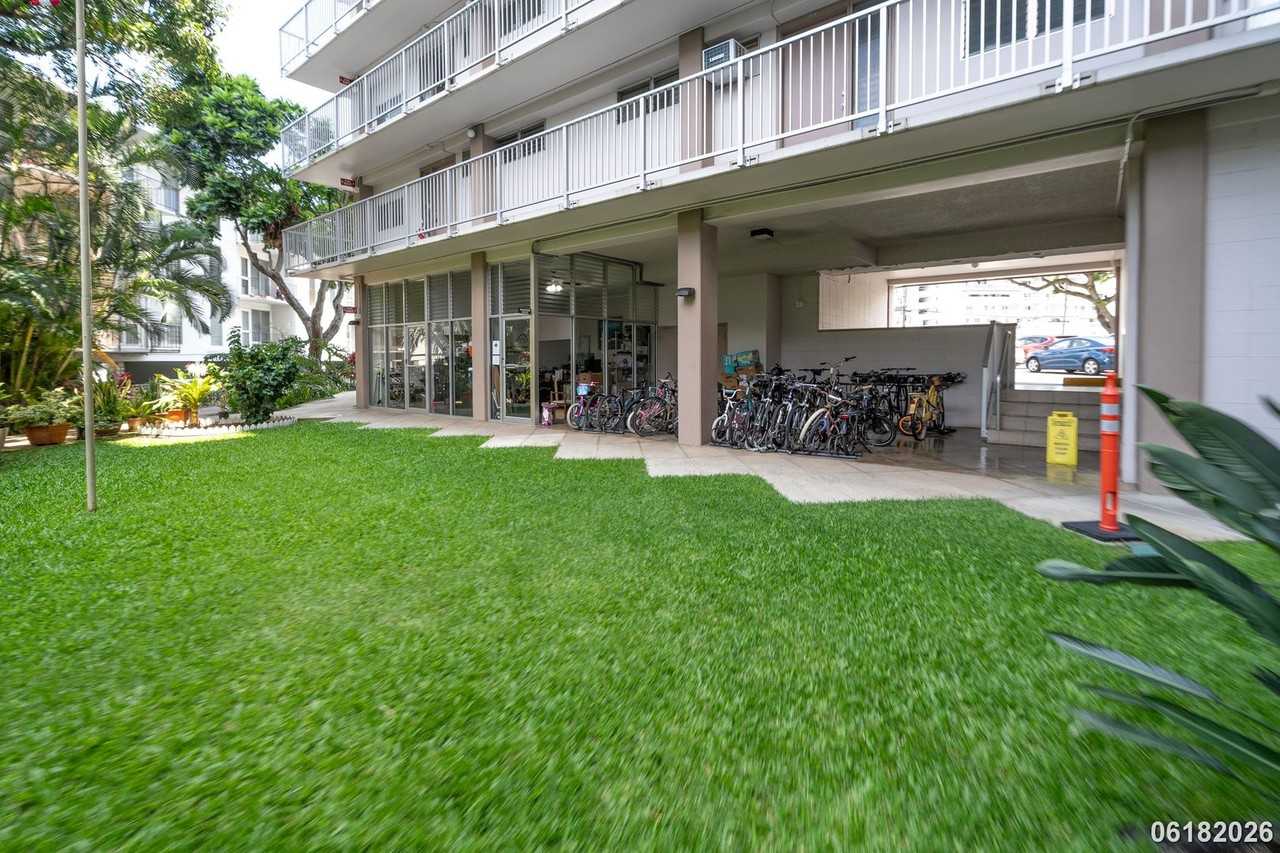 1617 Keeaumoku St #1005 - Photo 3 of 31