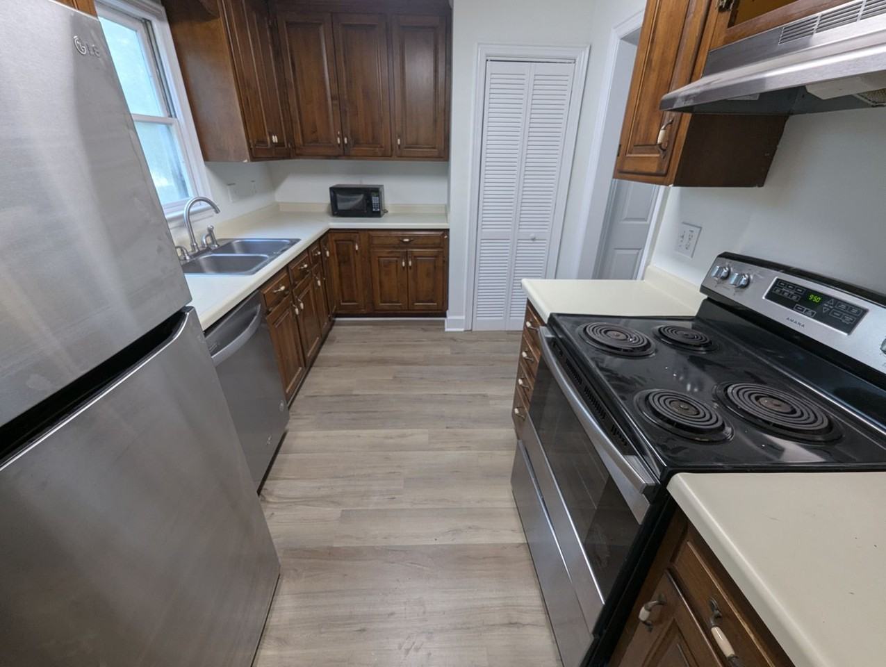 317 S Church St - Photo 4 of 12