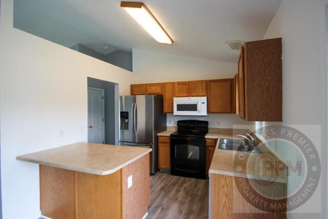 4935 N 17th St - Photo 3 of 28