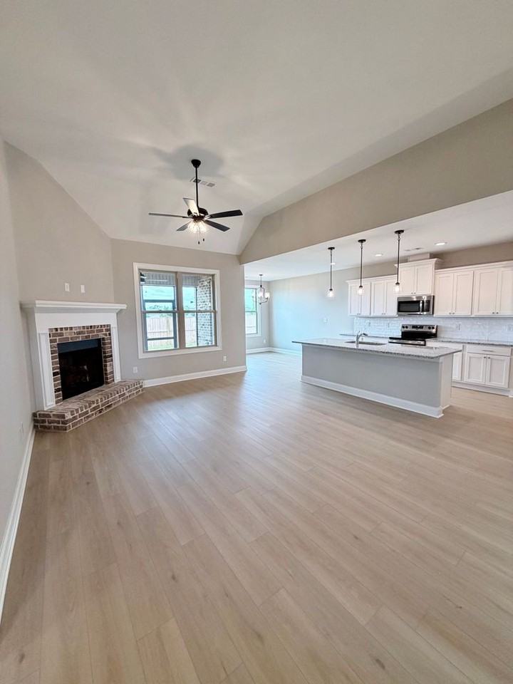 204 Farmland Cir - Photo 4 of 26
