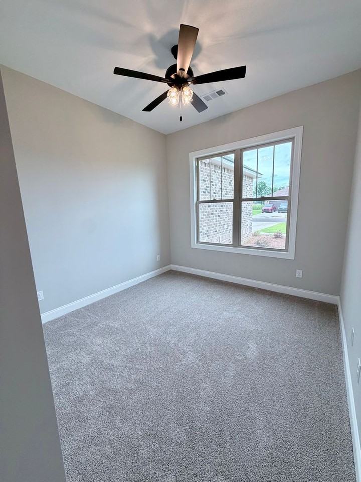 204 Farmland Cir - Photo 5 of 26