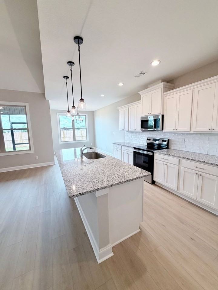 204 Farmland Cir - Photo 6 of 26
