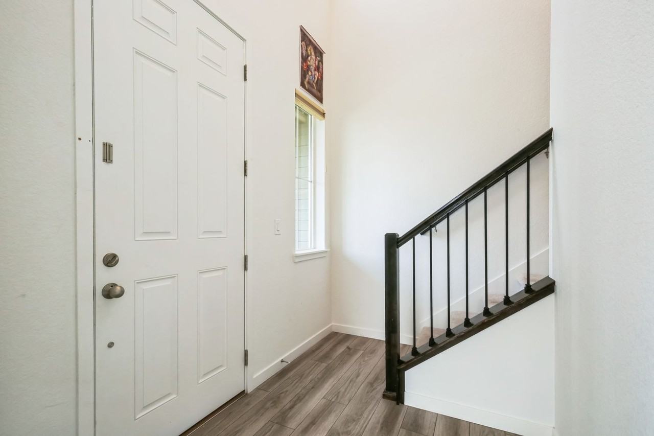 541 541 Byrd Aly - Photo 2 of 30