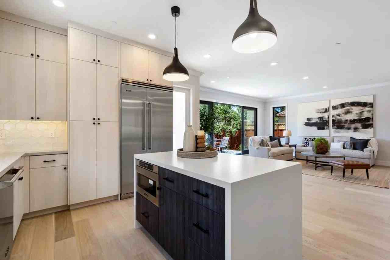 358 Iris St - Photo 6 of 29