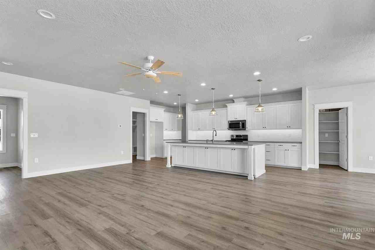4444 E Wedge St - Photo 6 of 40