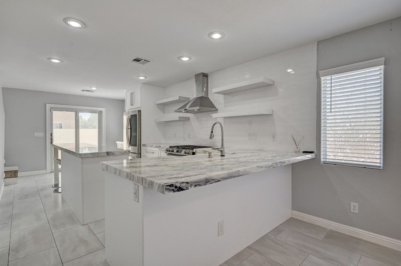 6457 Abbey Door Ct - Photo 4 of 23