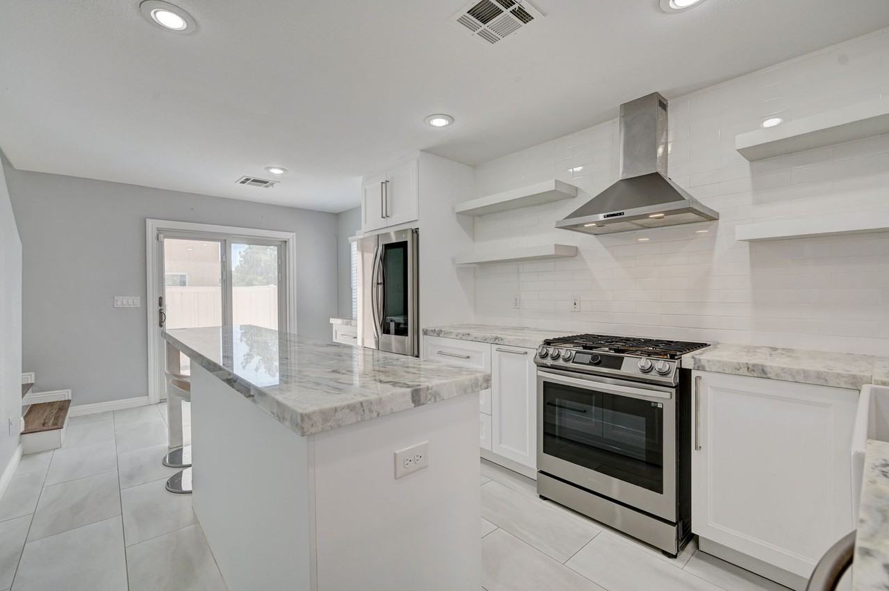 6457 Abbey Door Ct - Photo 5 of 23