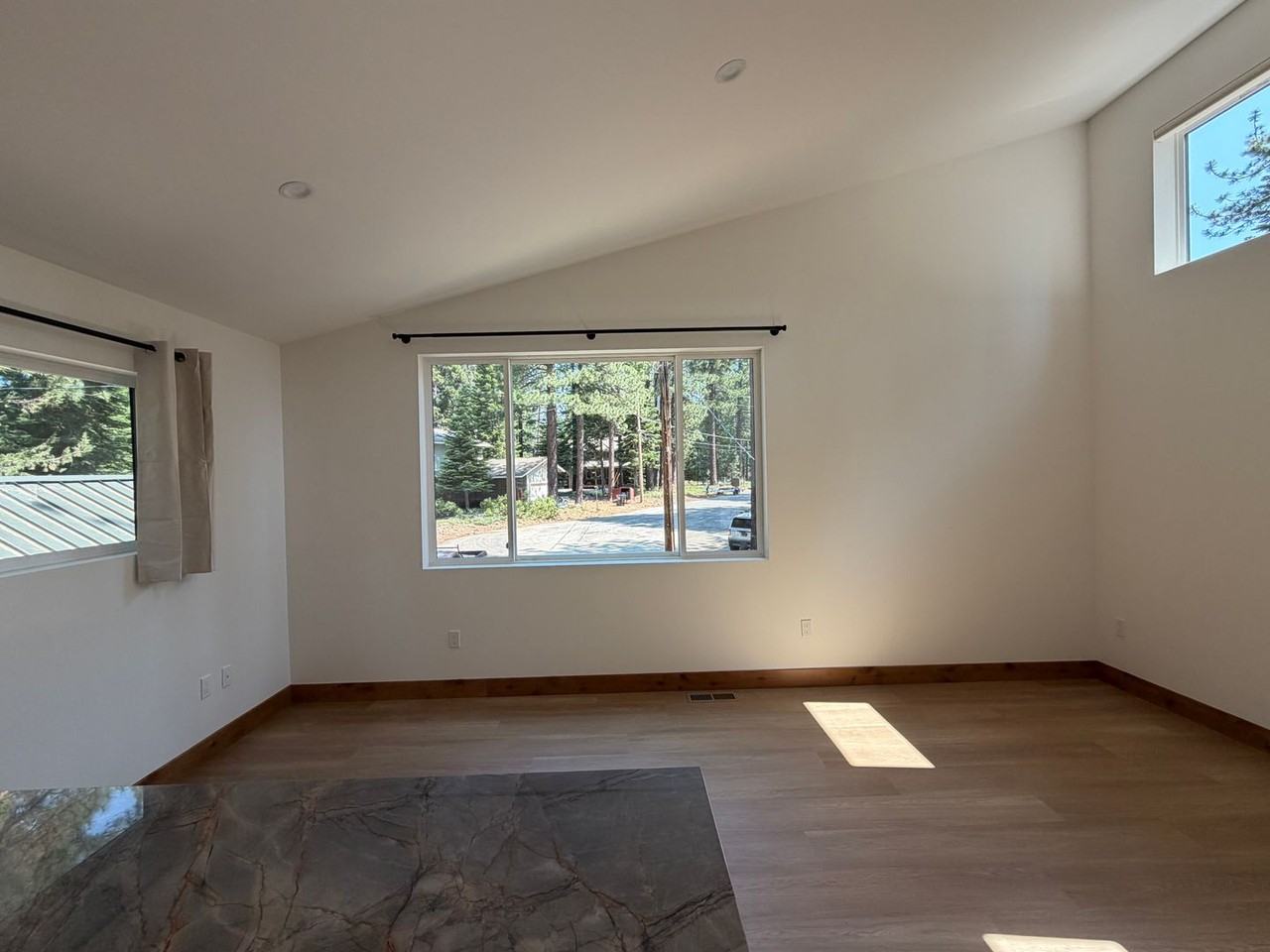 1486 Plumas Ct - Photo 7 of 14