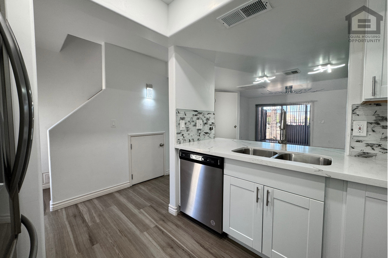 1601 W Sunnyside Dr #153 - Photo 7 of 38