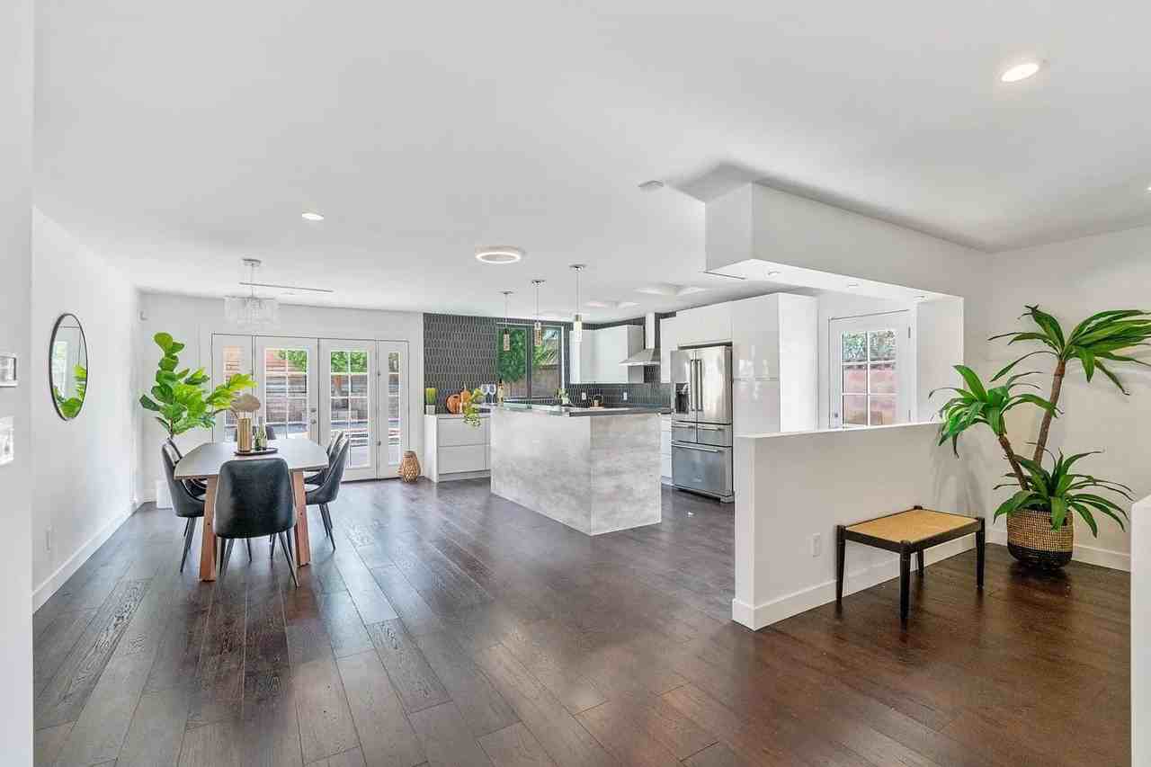 13940 Bermax Ave - Photo 5 of 50