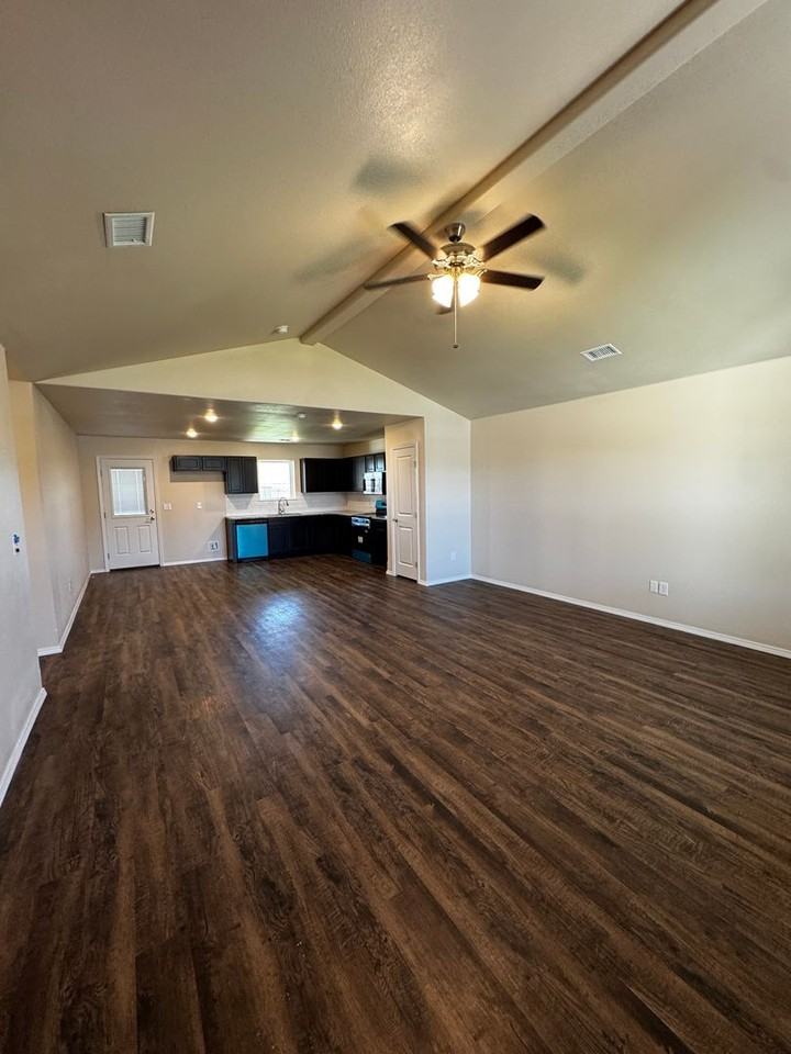 4205 Sunset St - Photo 3 of 15