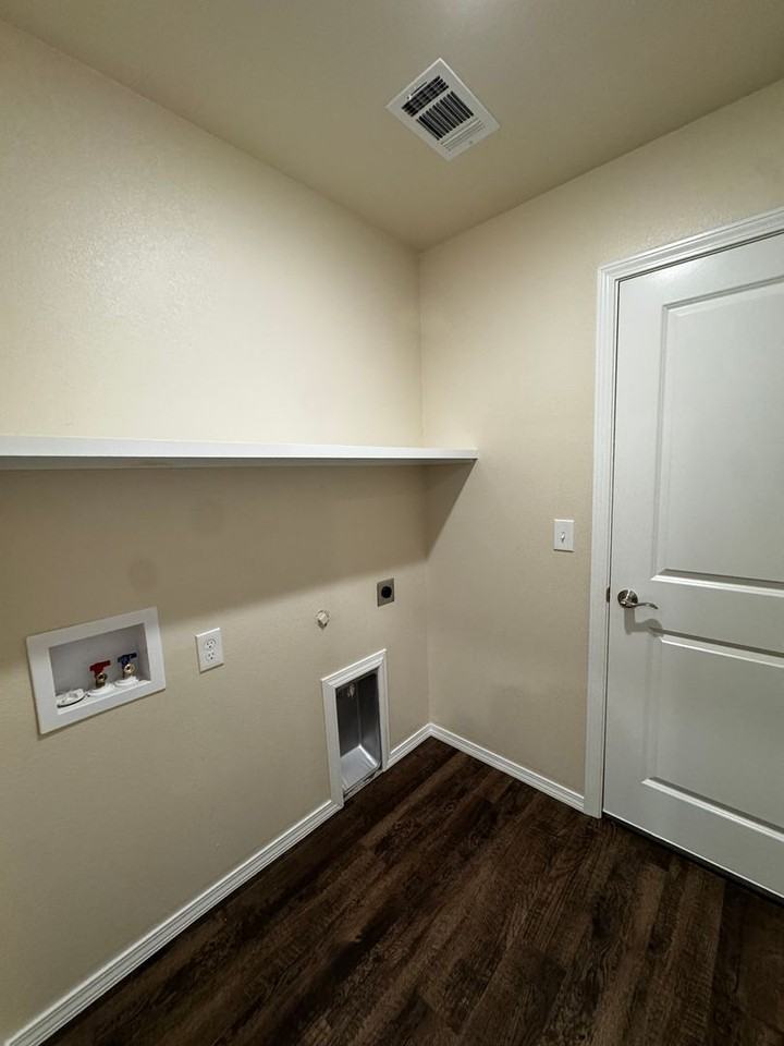 4205 Sunset St - Photo 6 of 15