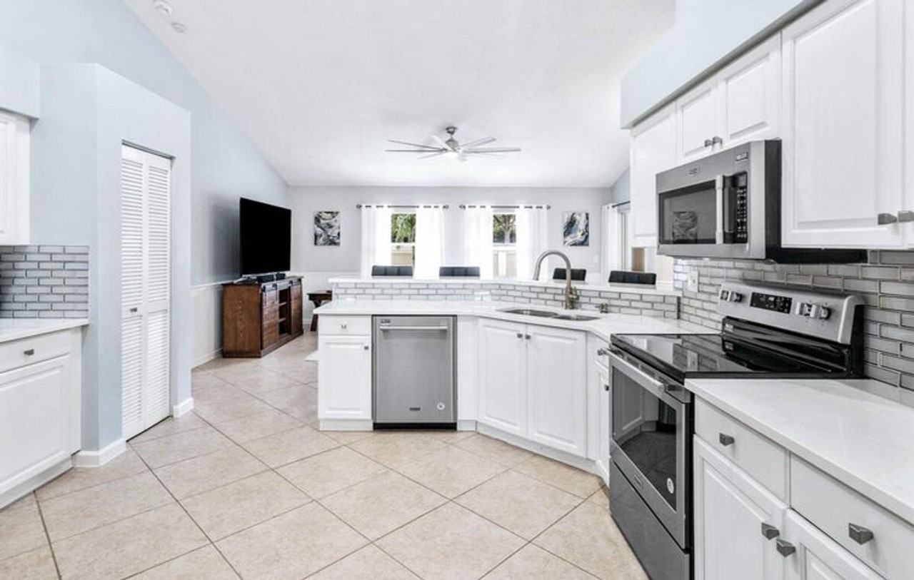 12898 Buckland St - Photo 2 of 17