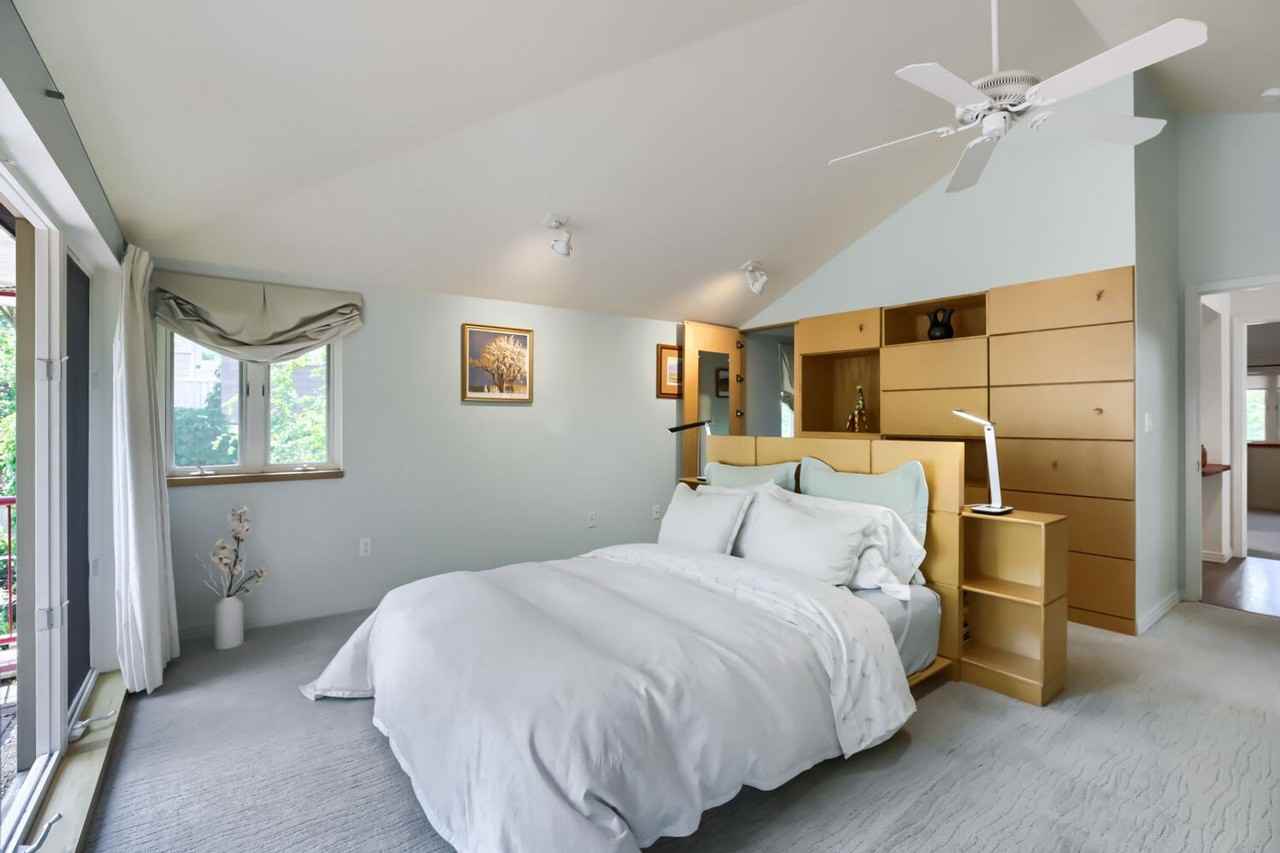 726 Pine St - Photo 2 of 28