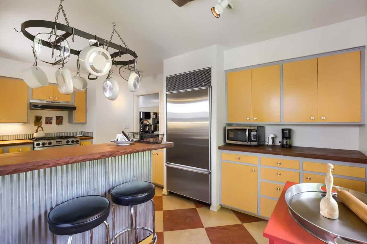 726 Pine St - Photo 3 of 28