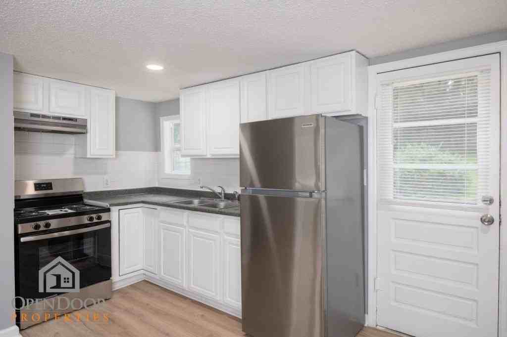 530 S 71st St - Photo 2 of 16