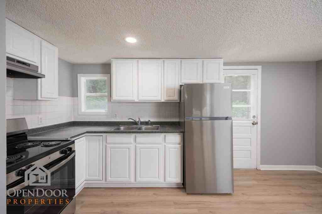 530 S 71st St - Photo 3 of 16