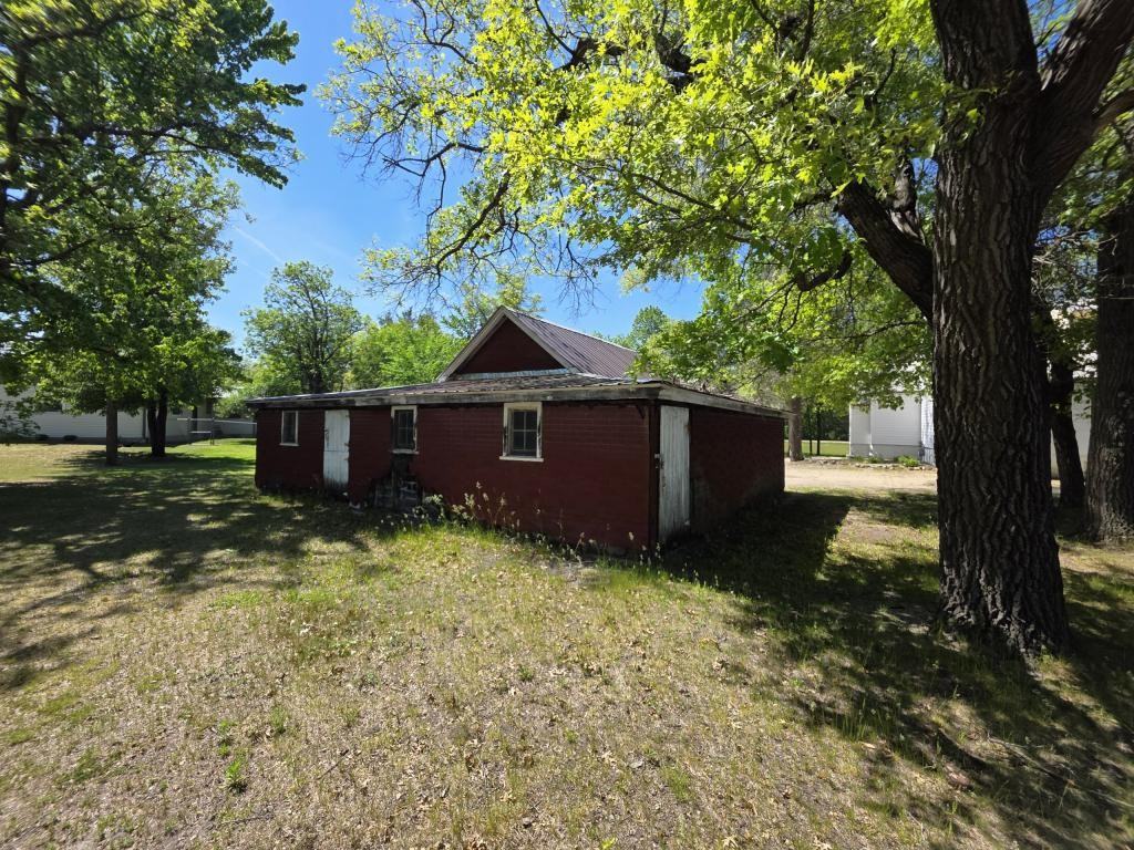 11934 Goodview Ave - Photo 3 of 48