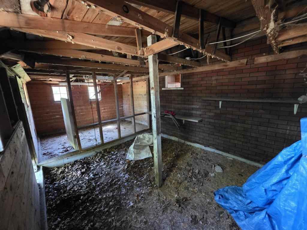 11934 Goodview Ave - Photo 4 of 48