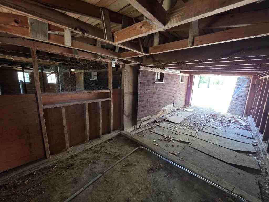 11934 Goodview Ave - Photo 5 of 48