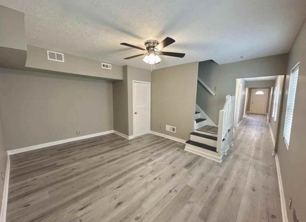 921 S Jackson St - Photo 5 of 13