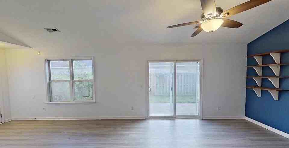 1113 Loman Ln - Photo 4 of 14